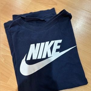 SET OF 4 NIKE SHIRTS